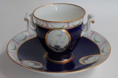 Two “Etruscan” cups and saucers in soft porcelain from Sèvres, 1795-96 - Porcelain & Faience Style Directoire