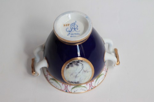 Porcelain & Faience  - Two “Etruscan” cups and saucers in soft porcelain from Sèvres, 1795-96