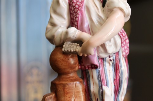 18th century - Niderviller earthenware statuette, the tinker or the shoeshine boy, 18th century