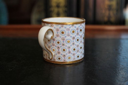 Céramiques, Porcelaines  - Tasse litron 3e grandeur en porcelaine tendre de Sèvres, XVIIIe siècle