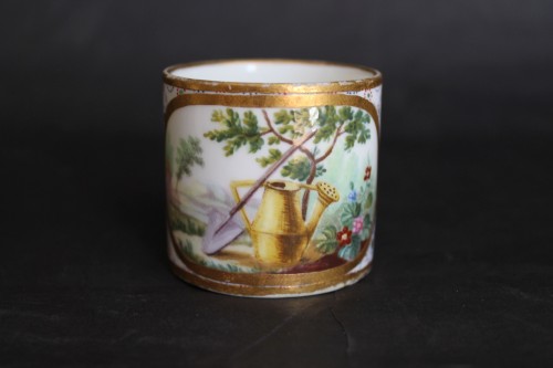 Antiquités - Tasse litron 3e grandeur en porcelaine tendre de Sèvres, XVIIIe siècle