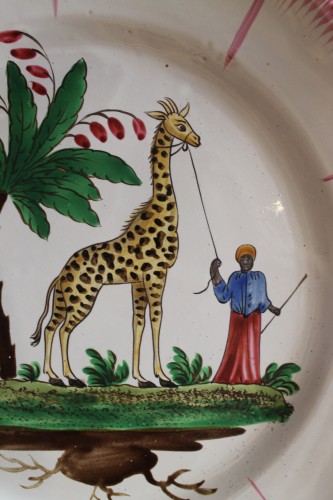 Céramiques, Porcelaines  - Plat à la girafe en faïence des Islettes - Bois d'Epense, vers 1827