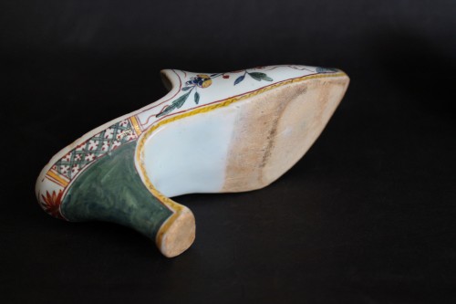Paire de souliers en faïence de Rouen, XVIIIe siècle - JM Béalu & Fils