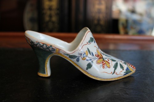 Paire de souliers en faïence de Rouen, XVIIIe siècle - Louis XV