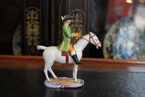 Cavalier miniature en faïence du XVIIIe siècle - Céramiques, Porcelaines Style Louis XVI
