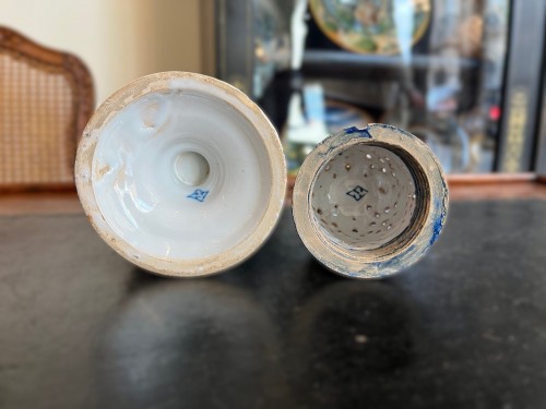 Louis XV - Moustiers earthenware salt shaker, 18th century