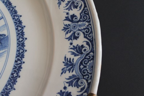 Porcelain & Faience  - Large Moustiers earthenware dish depicting a gazelle hunt. Circa 1710-20.