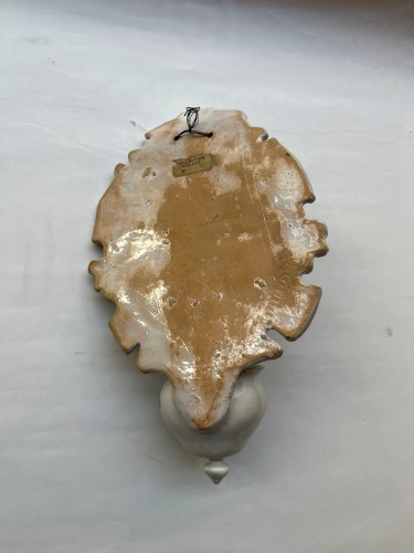 Céramiques, Porcelaines  - Bénitier en faïence de Varages, XVIIIe siècle