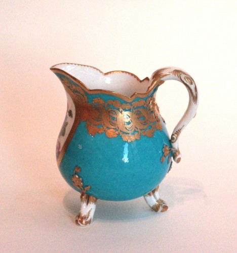 Pot à lait tripode en porcelaine tendre de Sèvres, vers 1775 - JM Béalu & Fils