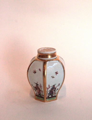 Meissen porcelain tea caddy, circa 1725-30, - 
