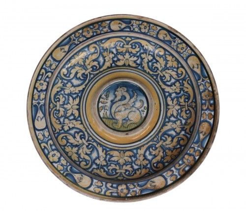 Deruta (Italy) majolica ewer or navel dish, circa 1525-1535