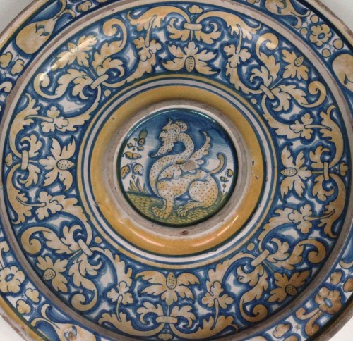 Porcelain & Faience  - Deruta (Italy) majolica ewer or navel dish, circa 1525-1535