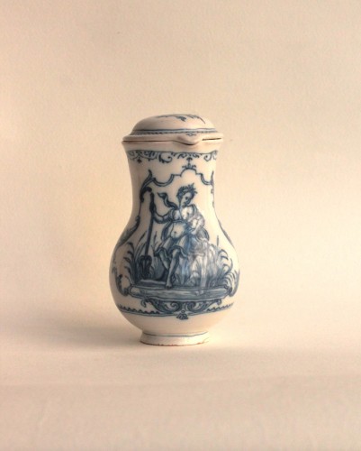 Petite verseuse couverte en faïence de Moustiers, manufacture de Clérissy 18e siècle - Céramiques, Porcelaines Style Louis XIV