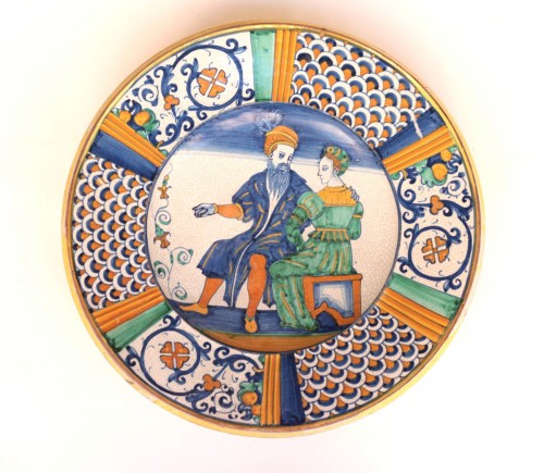 XVIe siècle et avant - Plat d'apparat en majolique de Deruta, couple assis XVIe siècle
