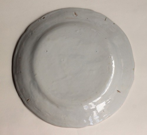 Céramiques, Porcelaines  - Plat en faïence des Islettes - Le bois d'Epenses à décor de chinois, XIXe siècle
