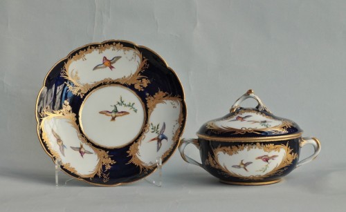 18th century - Ecuelle ronde en porcelaine tendre de Vincennes à fond bleu lapis, A pour 1754.