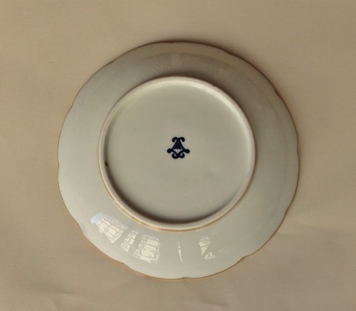 Antiquités - Ecuelle ronde en porcelaine tendre de Vincennes à fond bleu lapis, A pour 1754.