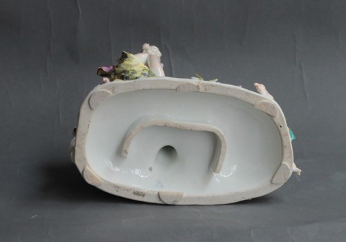 Antiquités - Groupe l'enlèvement d'Europe en porcelaine de Meissen, modèle de Kandler, 1750.