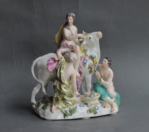 Antiquités - Groupe l'enlèvement d'Europe en porcelaine de Meissen, modèle de Kandler, 1750.
