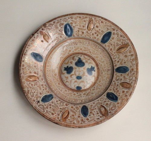 Hispano-Moorish earthenware dish, Seville late 15th–early 16th century - Porcelain & Faience Style Renaissance