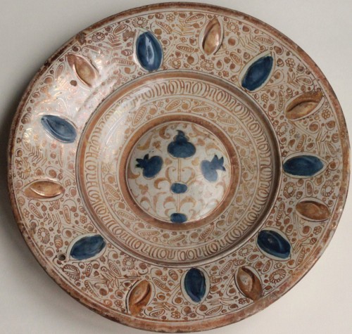 Porcelain & Faience  - Hispano-Moorish earthenware dish, Seville late 15th–early 16th century