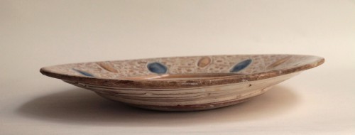 <= 16th century - Hispano-Moorish earthenware dish, Seville late 15th–early 16th century