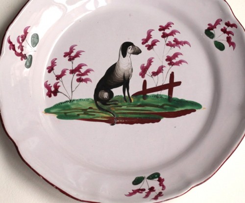 Earthenware plate from Les Islettes, Bois d'Epenses (Meuse), depicting a dog - Porcelain & Faience Style Directoire