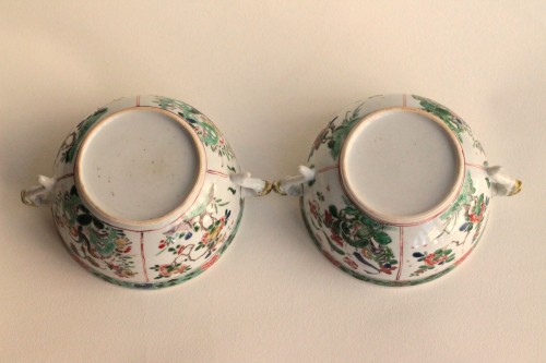 XVIIIe siècle - Paire d'écuelles en porcelaine de Chine, Famille Verte, époque Kangxi (1662-1722).