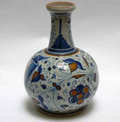 Porcelain & Faience  - Faenza majolica pharmacy bottle, decoration "alla porcelana", circa 1500