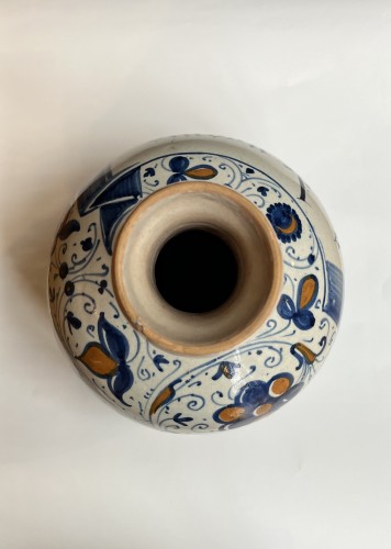 Faenza majolica pharmacy bottle, decoration "alla porcelana", circa 1500 - Renaissance