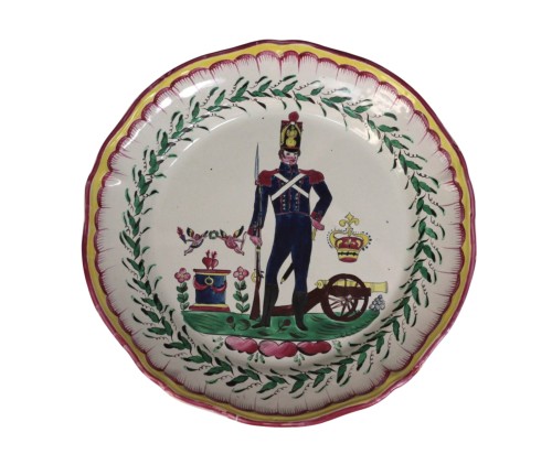 Dish in Les Islettes-Le Bois d'Epense faience with a "gunner", circa 1820