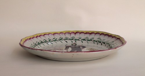19th century - Dish in Les Islettes-Le Bois d'Epense faience with a "gunner", circa 1820