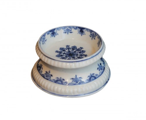 Saltcellar in soft porcelain of Saint-Cloud (France)