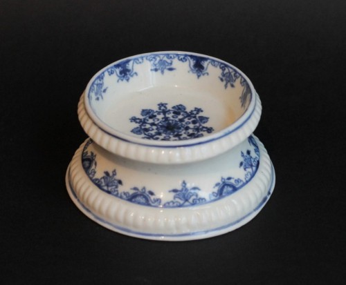 Saltcellar in soft porcelain of Saint-Cloud (France) - Porcelain & Faience Style 