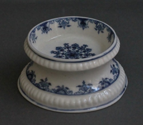 XVIIIe siècle - Saleron en porcelaine tendre de Saint Cloud