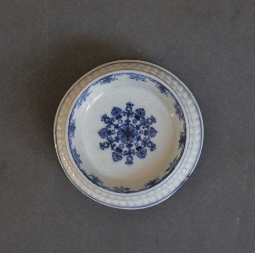 Saltcellar in soft porcelain of Saint-Cloud (France) - 