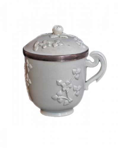 Pot couvert en porcelaine de Chantilly