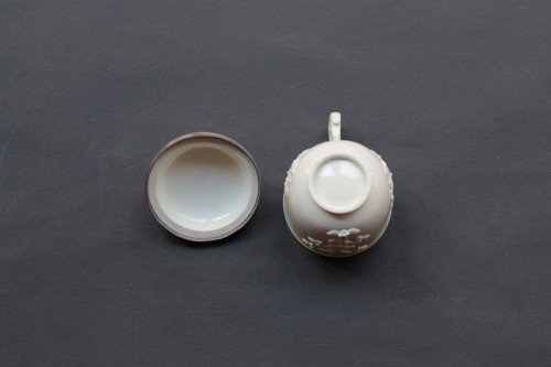 Céramiques, Porcelaines  - Pot couvert en porcelaine de Chantilly