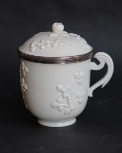 XVIIIe siècle - Pot couvert en porcelaine de Chantilly