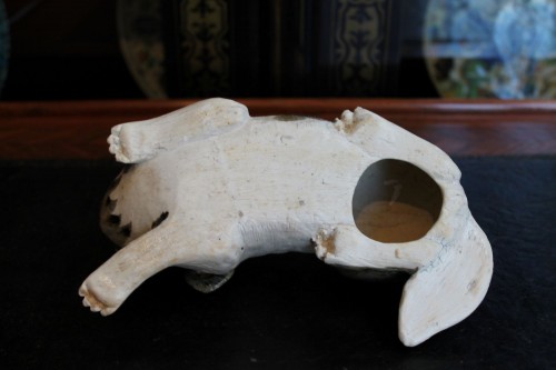 Antiquités - Statuette de Carlin - Porcelaine de Chine, époque Jiaqing (1796-1820)