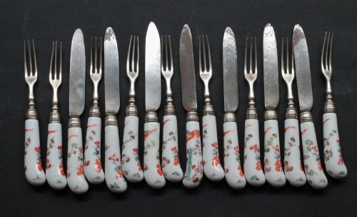 Couteaux et fourchettes à manche en porcelaine de Meissen du XVIIIe siècle. - Céramiques, Porcelaines Style Louis XV