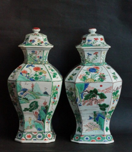 A pair of Famille Verte jars in China porcelain, kangxi Period (1662-1722). - Porcelain & Faience Style Louis XIV