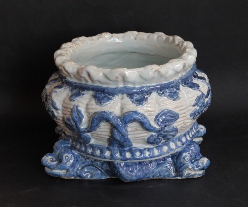 Jardinière bleu et blanc, faïence de Nevers - Céramiques, Porcelaines Style Louis XIV