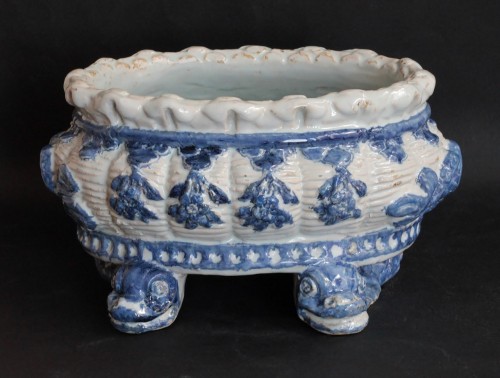 Céramiques, Porcelaines  - Jardinière bleu et blanc, faïence de Nevers