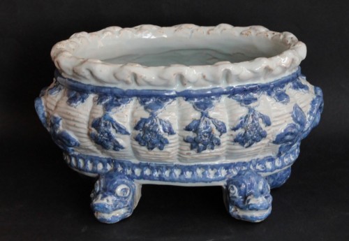 17th century - Nevers faience, small basin or oval jardinière, late 17th century