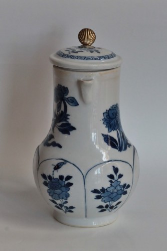 Chinese porcelain coffee pot with blue and white Kangxi period(1662-1722) - Porcelain & Faience Style 