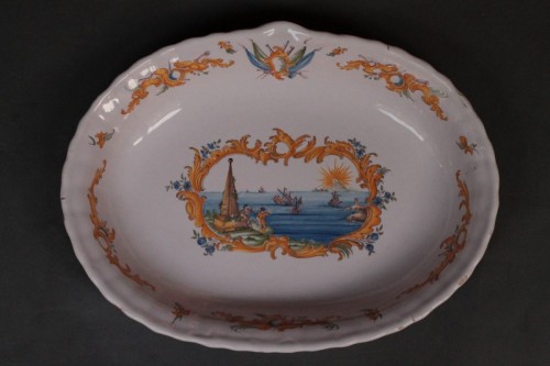 Céramiques, Porcelaines  - Bassin en faïence de Moustiers