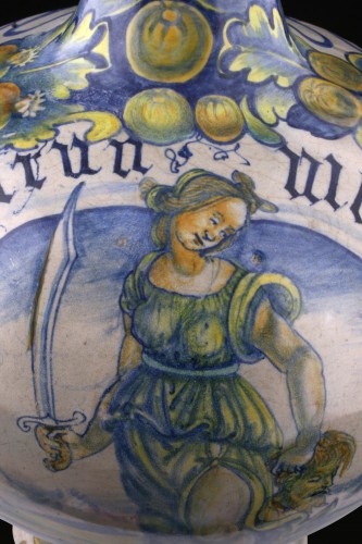Céramiques, Porcelaines  - Les Marches ou Deruta, bouteille de pharmacie, première moitié du XVIe siècle
