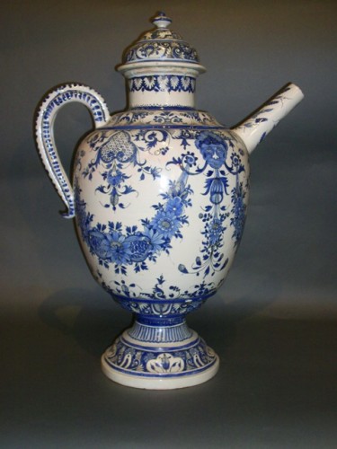 Grande chevrette en faïence de Rouen ou Paris fin du XVIIIe siècle - Céramiques, Porcelaines Style 