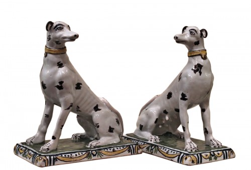 Paire de chiens en faïence de Bruxelles